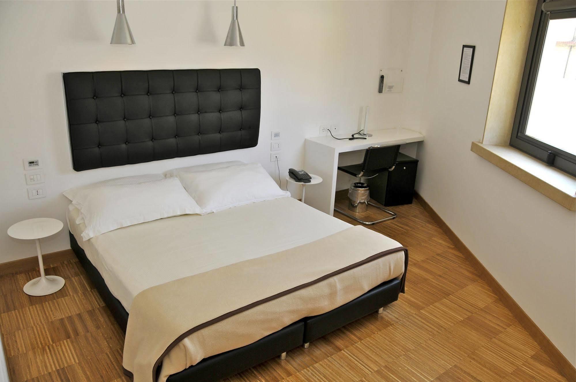 Hotel Del Conte Fondi Dış mekan fotoğraf